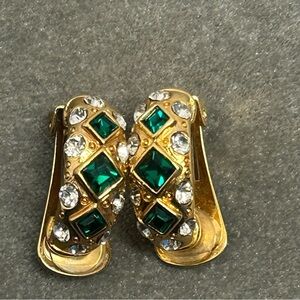 Vendome vintage emerald green crystal rhinestone gold tone hoop clip-on earrings